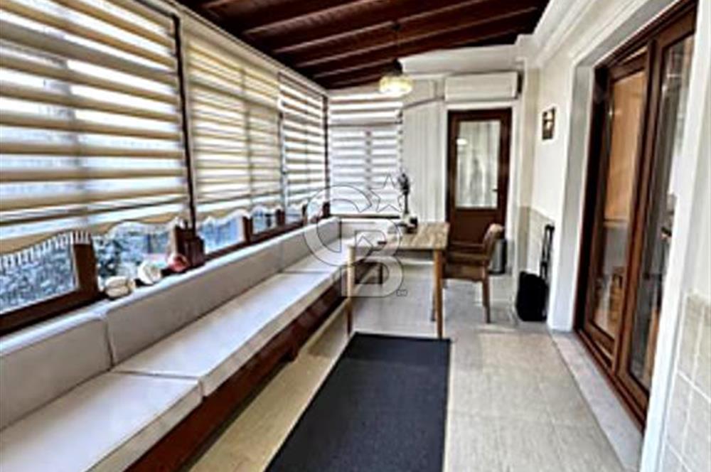 Çatalcada Satılık Asansörlü, Sinema Odalı Lüks Villa