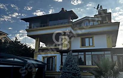 Çatalcada Satılık Asansörlü, Sinema Odalı Lüks Villa