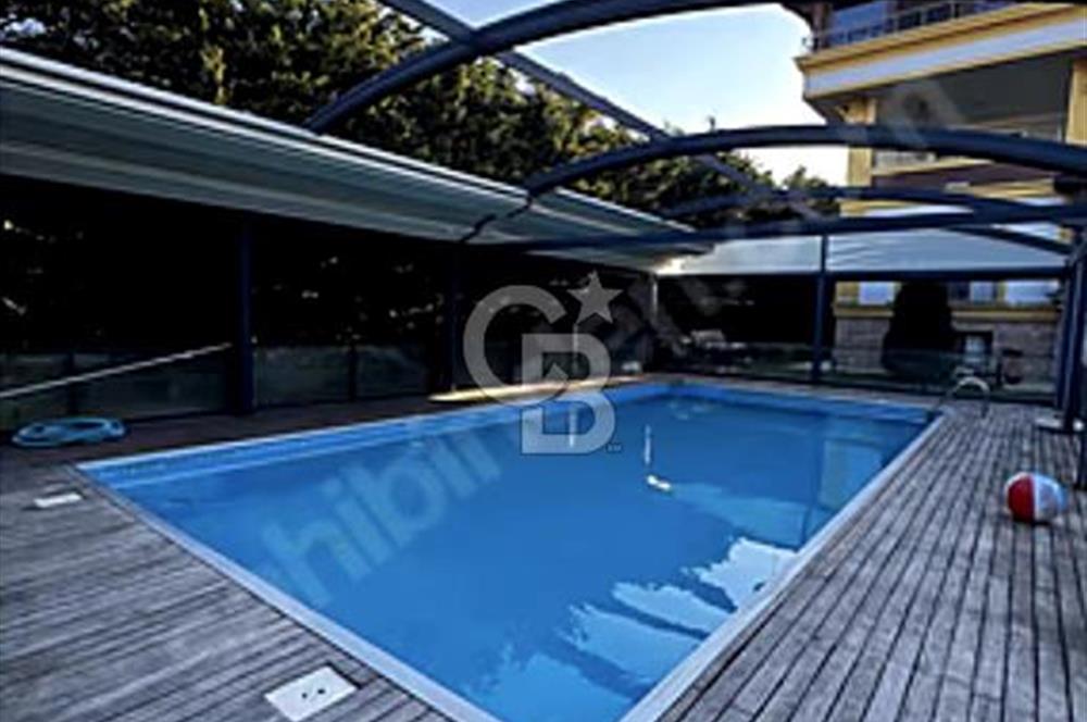 Çatalcada Satılık Asansörlü, Sinema Odalı Lüks Villa