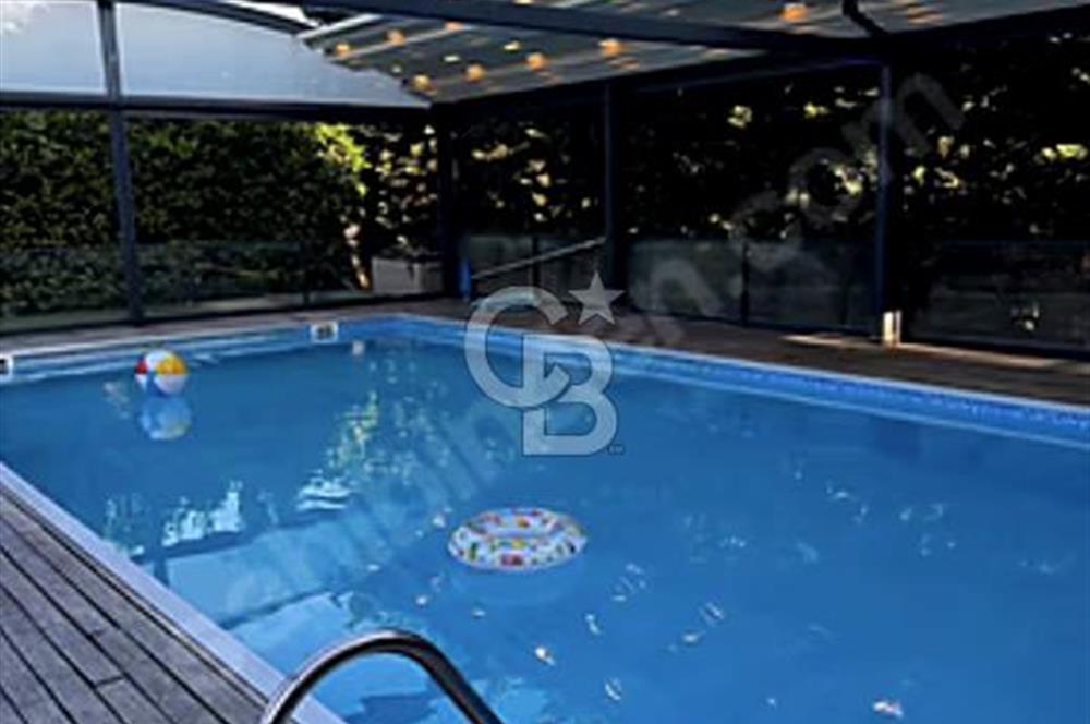 Çatalcada Satılık Asansörlü, Sinema Odalı Lüks Villa