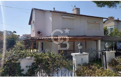 ÇEŞME YALIKENT SİTESİNDE SATILIK KÖŞE VİLLA