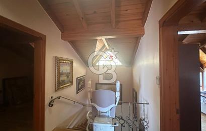 Büyükada da 1579 m2 Havuzlu Çam ve Deniz Manzaralı Satılık 6+1 Villa 