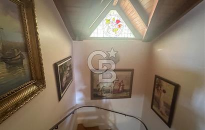 Büyükada da 1579 m2 Havuzlu Çam ve Deniz Manzaralı Satılık 6+1 Villa 