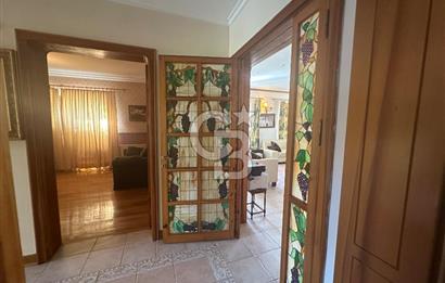 Büyükada da 1579 m2 Havuzlu Çam ve Deniz Manzaralı Satılık 6+1 Villa 