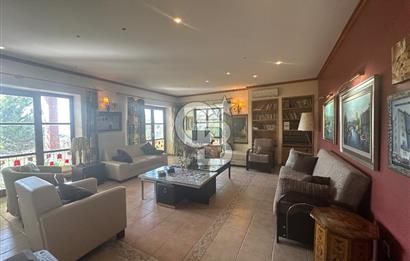 Büyükada da 1579 m2 Havuzlu Çam ve Deniz Manzaralı Satılık 6+1 Villa 