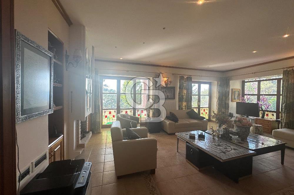 Büyükada da 1579 m2 Havuzlu Çam ve Deniz Manzaralı Satılık 6+1 Villa 