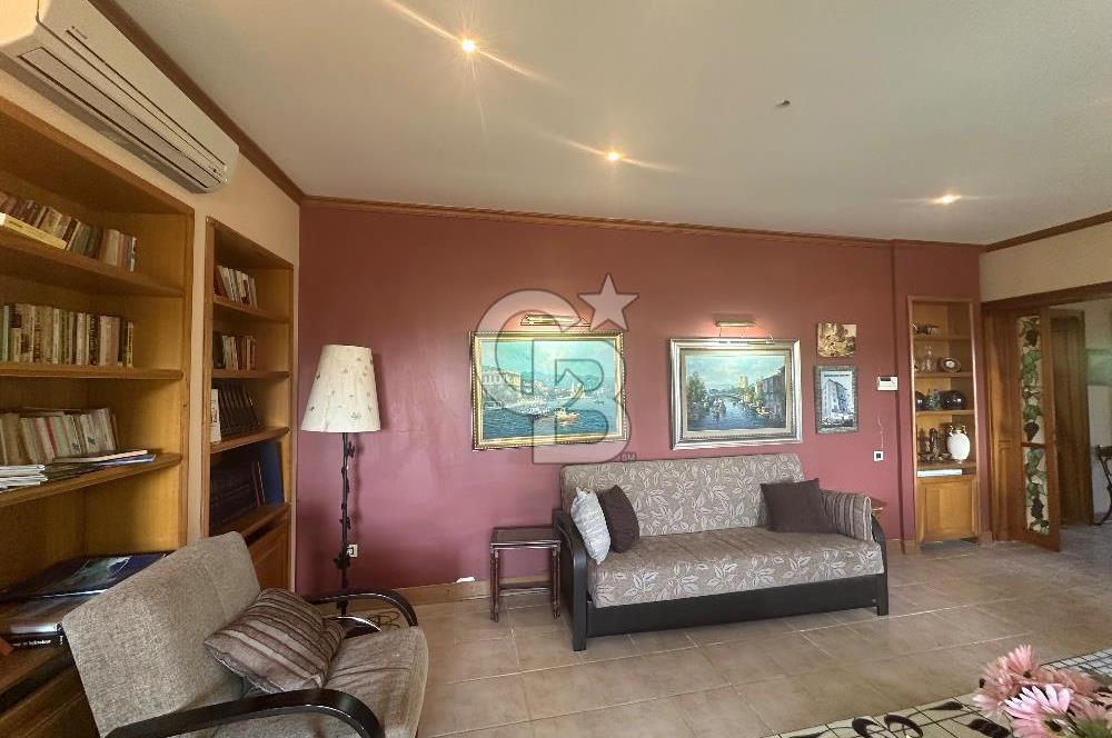Büyükada da 1579 m2 Havuzlu Çam ve Deniz Manzaralı Satılık 6+1 Villa 