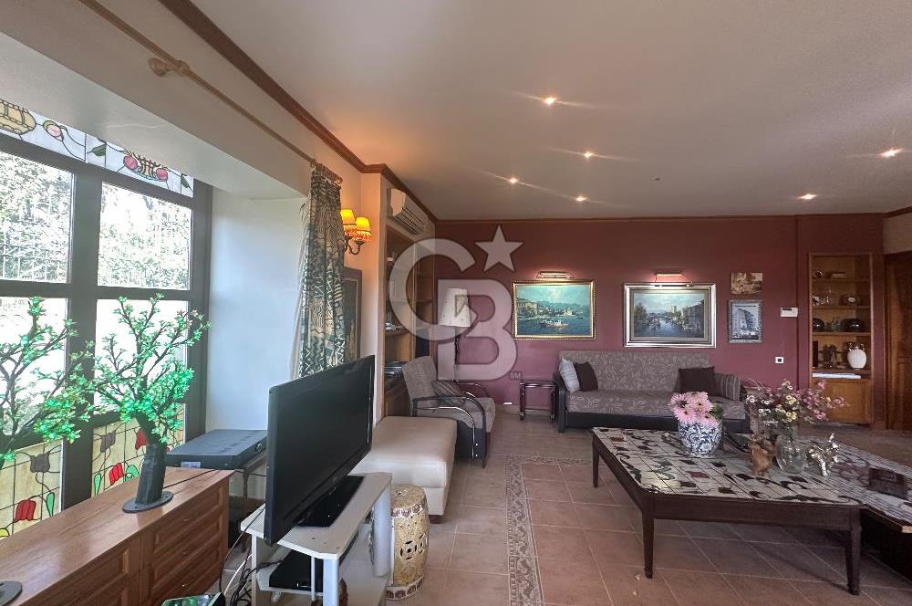 Büyükada da 1579 m2 Havuzlu Çam ve Deniz Manzaralı Satılık 6+1 Villa 
