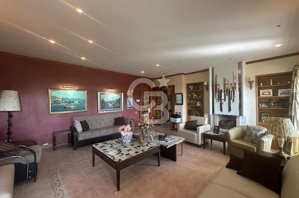 Büyükada da 1579 m2 Havuzlu Çam ve Deniz Manzaralı Satılık 6+1 Villa 