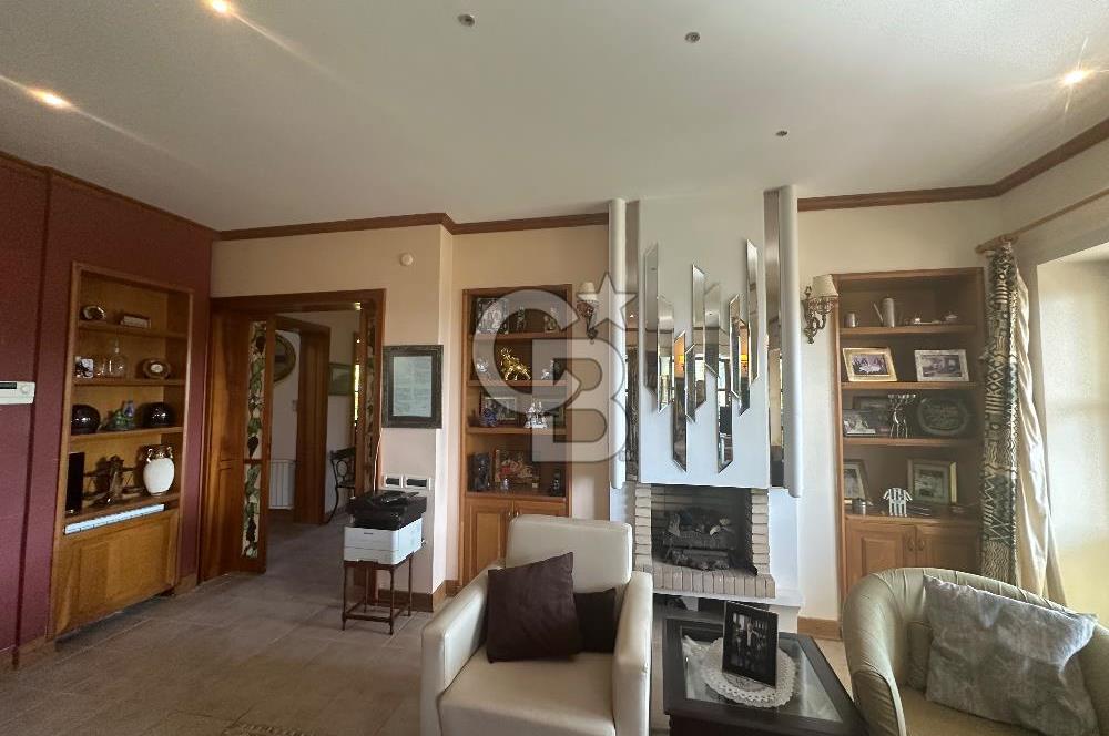 Büyükada da 1579 m2 Havuzlu Çam ve Deniz Manzaralı Satılık 6+1 Villa 