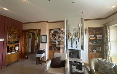 Büyükada da 1579 m2 Havuzlu Çam ve Deniz Manzaralı Satılık 6+1 Villa 