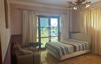 Büyükada da 1579 m2 Havuzlu Çam ve Deniz Manzaralı Satılık 6+1 Villa 