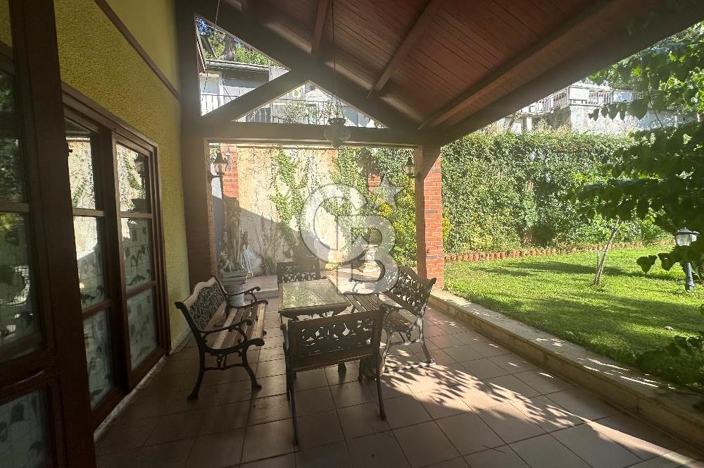 Büyükada da 1579 m2 Havuzlu Çam ve Deniz Manzaralı Satılık 6+1 Villa 