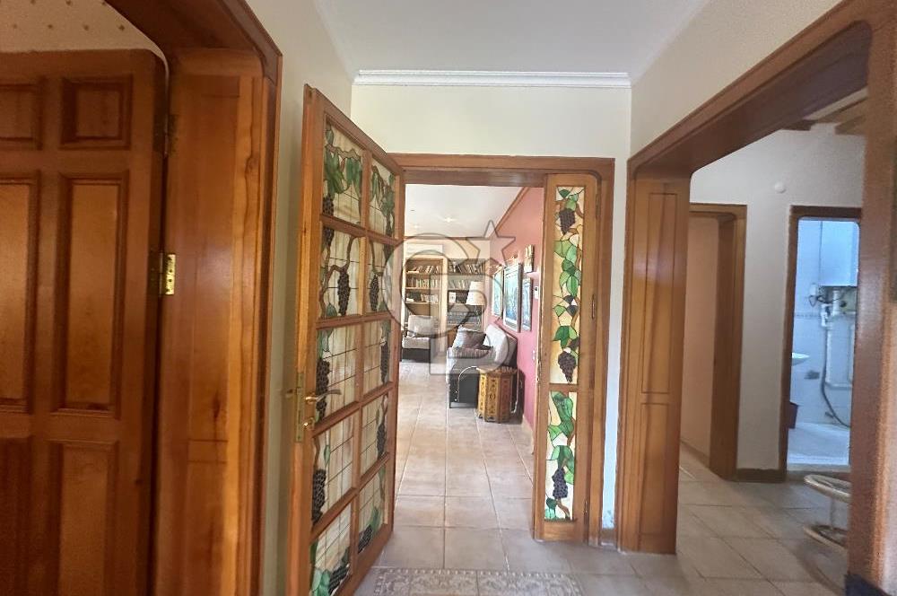 Büyükada da 1579 m2 Havuzlu Çam ve Deniz Manzaralı Satılık 6+1 Villa 