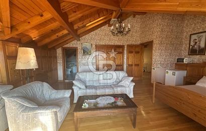 Büyükada da 1579 m2 Havuzlu Çam ve Deniz Manzaralı Satılık 6+1 Villa 