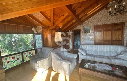 Büyükada da 1579 m2 Havuzlu Çam ve Deniz Manzaralı Satılık 6+1 Villa 