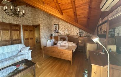 Büyükada da 1579 m2 Havuzlu Çam ve Deniz Manzaralı Satılık 6+1 Villa 