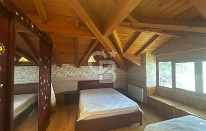 Büyükada da 1579 m2 Havuzlu Çam ve Deniz Manzaralı Satılık 6+1 Villa 