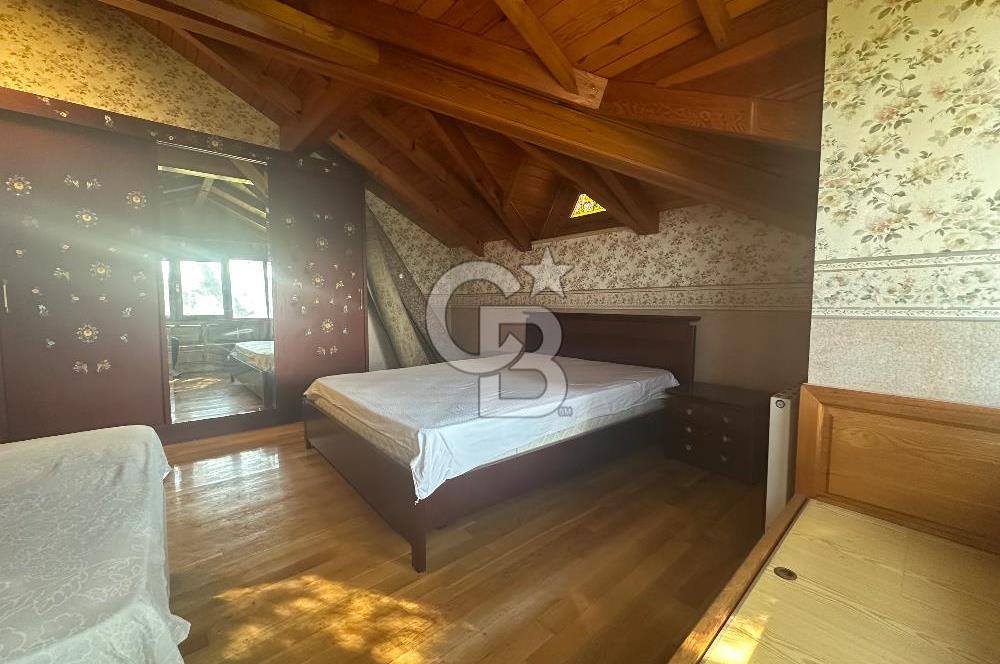 Büyükada da 1579 m2 Havuzlu Çam ve Deniz Manzaralı Satılık 6+1 Villa 