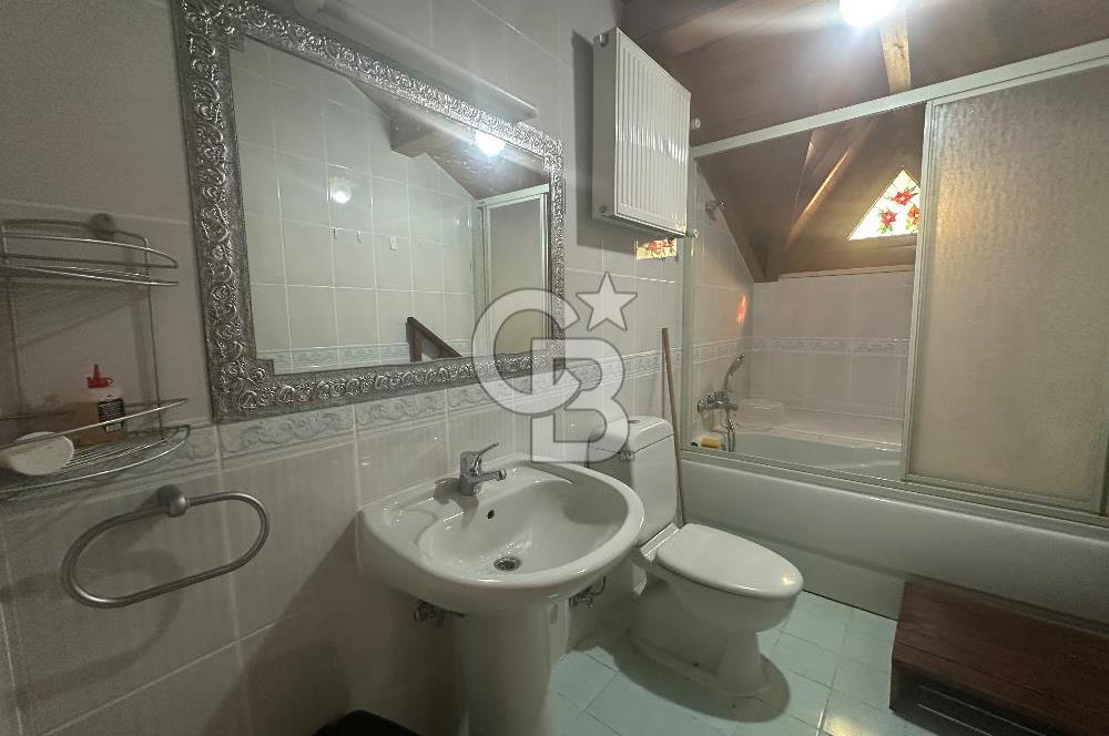 Büyükada da 1579 m2 Havuzlu Çam ve Deniz Manzaralı Satılık 6+1 Villa 