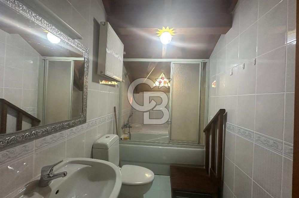 Büyükada da 1579 m2 Havuzlu Çam ve Deniz Manzaralı Satılık 6+1 Villa 