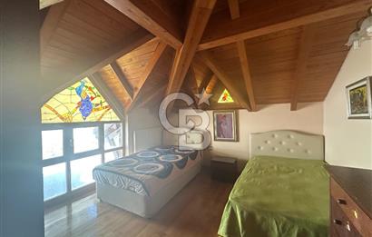Büyükada da 1579 m2 Havuzlu Çam ve Deniz Manzaralı Satılık 6+1 Villa 