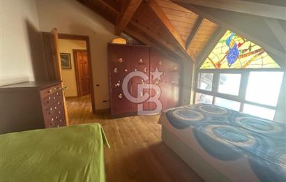 Büyükada da 1579 m2 Havuzlu Çam ve Deniz Manzaralı Satılık 6+1 Villa 