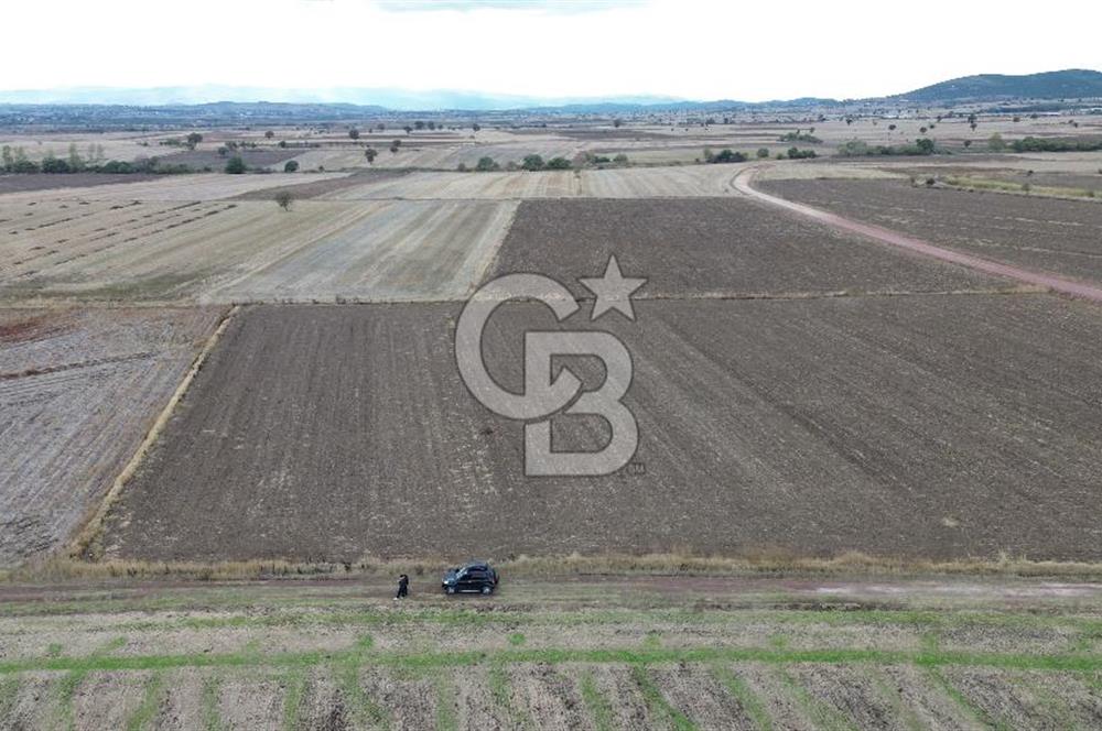 BİGA KARAHAMZALAR KÖYÜNDE TARIMA ELVERİŞLİ 4700 M2 TARLA