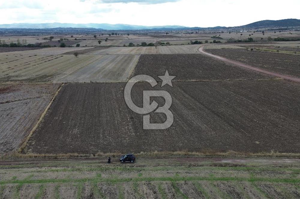 BİGA KARAHAMZALAR KÖYÜNDE TARIMA ELVERİŞLİ 4700 M2 TARLA