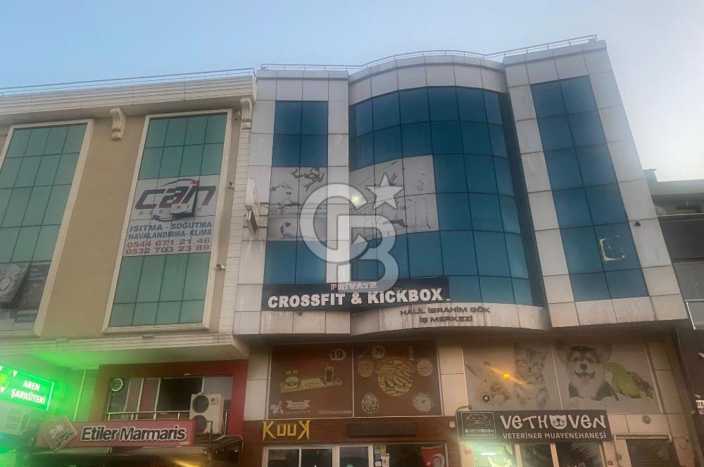 Çekmeköy Mimar Sinan Caddesi Cepheli Satılık Ofis İşyeri