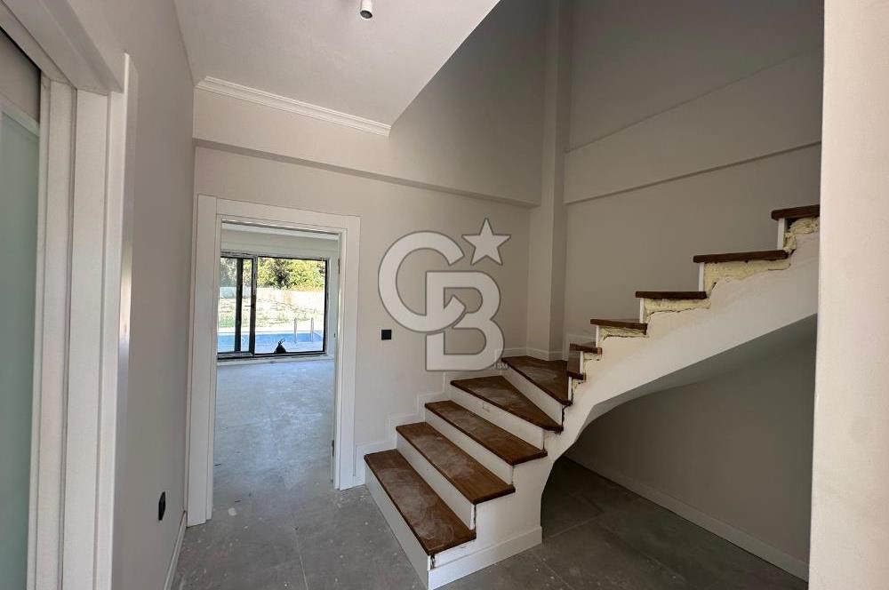 ÇANAKKALE GÜZELYALIDA MÜSTAKİL HAVUZLU SATILIK 3+1 VİLLA