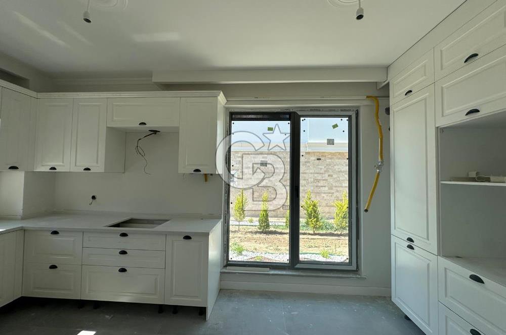ÇANAKKALE GÜZELYALIDA MÜSTAKİL HAVUZLU SATILIK 3+1 VİLLA