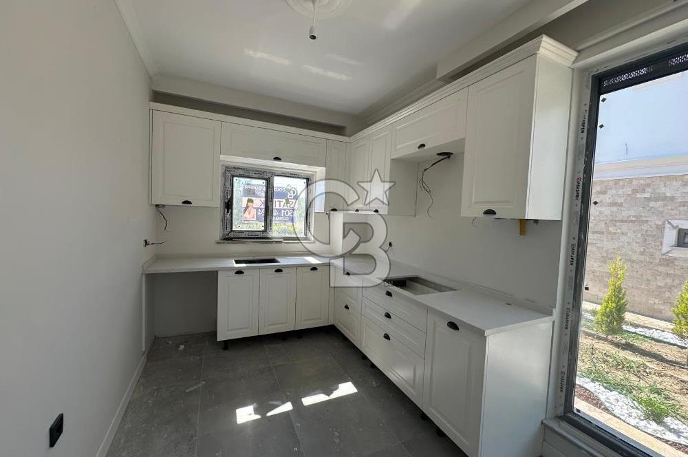 ÇANAKKALE GÜZELYALIDA MÜSTAKİL HAVUZLU SATILIK 3+1 VİLLA