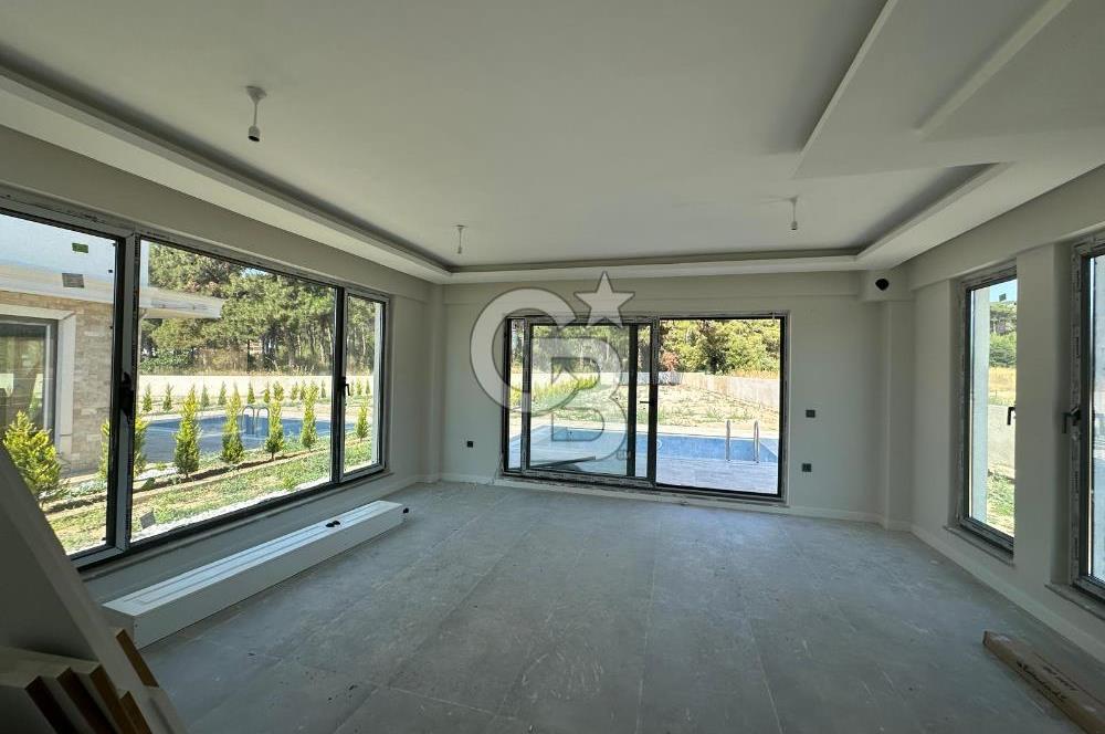 ÇANAKKALE GÜZELYALIDA MÜSTAKİL HAVUZLU SATILIK 3+1 VİLLA