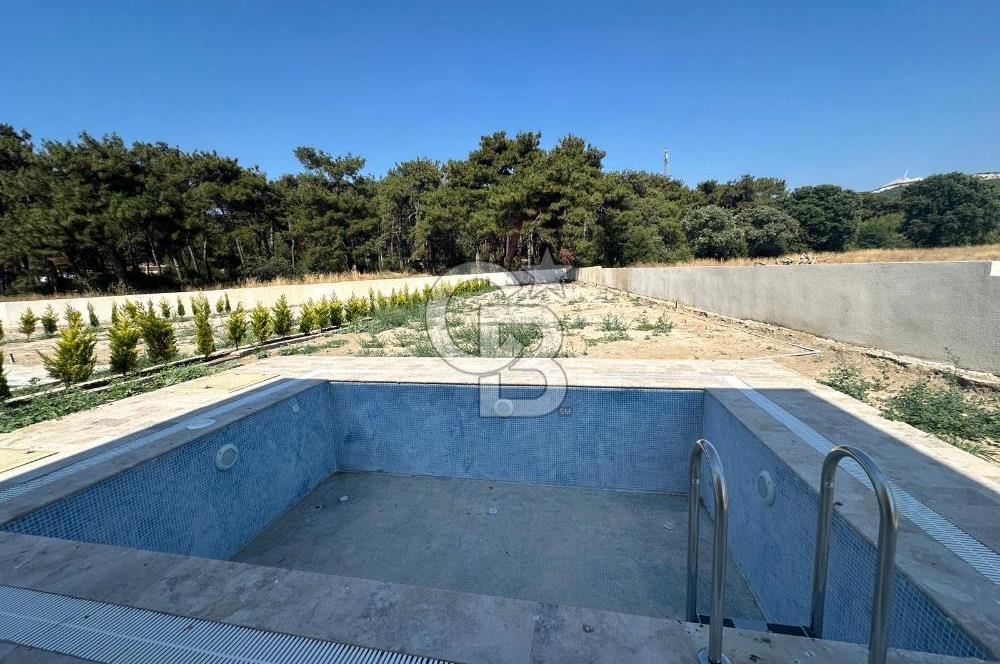 ÇANAKKALE GÜZELYALIDA MÜSTAKİL HAVUZLU SATILIK 3+1 VİLLA