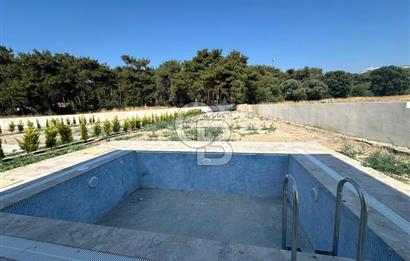 ÇANAKKALE GÜZELYALIDA MÜSTAKİL HAVUZLU SATILIK 3+1 VİLLA