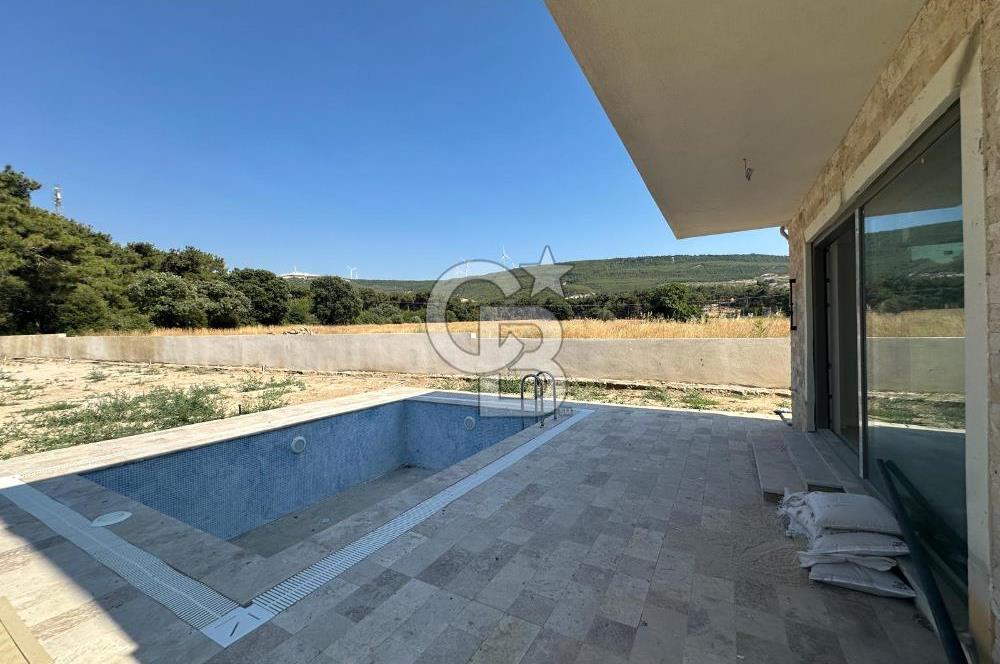 ÇANAKKALE GÜZELYALIDA MÜSTAKİL HAVUZLU SATILIK 3+1 VİLLA