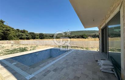 ÇANAKKALE GÜZELYALIDA MÜSTAKİL HAVUZLU SATILIK 3+1 VİLLA