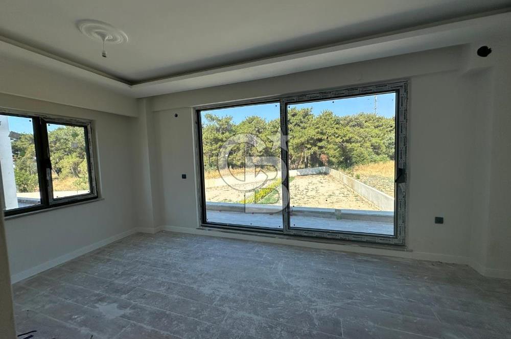 ÇANAKKALE GÜZELYALIDA MÜSTAKİL HAVUZLU SATILIK 3+1 VİLLA