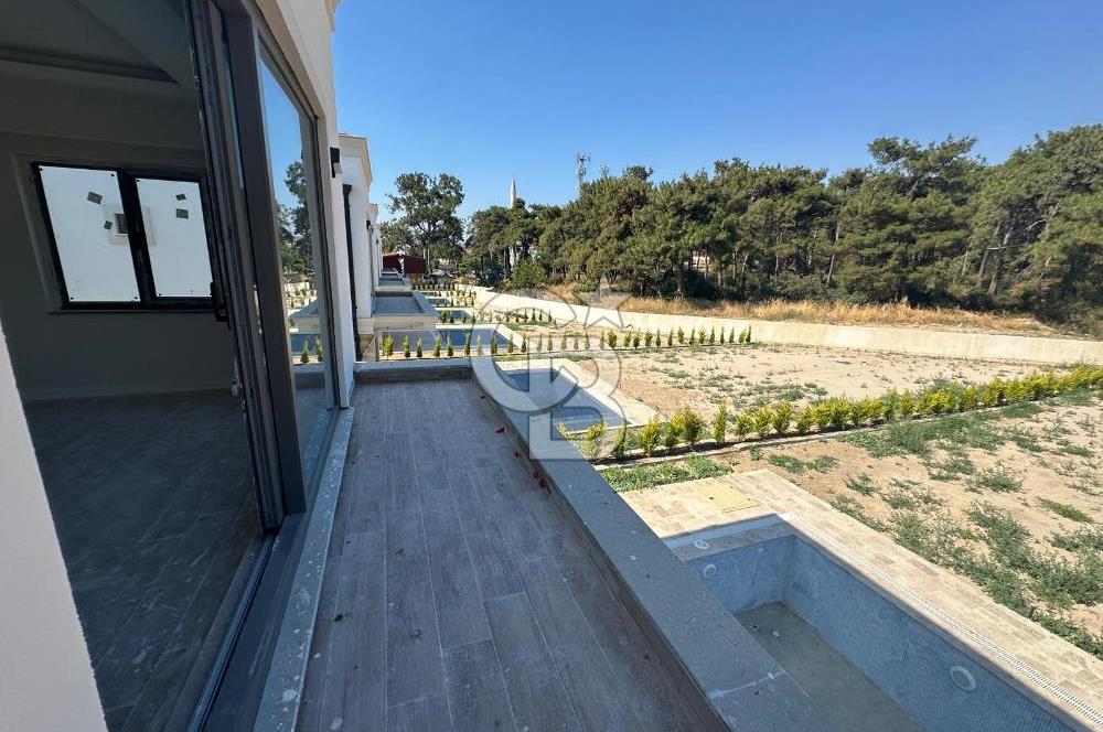 ÇANAKKALE GÜZELYALIDA MÜSTAKİL HAVUZLU SATILIK 3+1 VİLLA