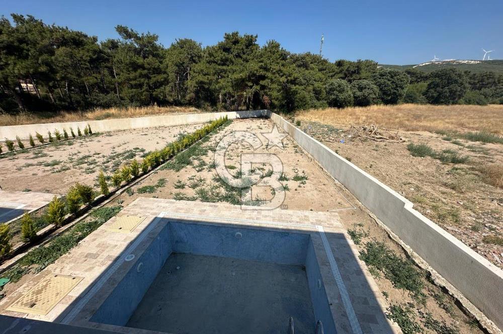 ÇANAKKALE GÜZELYALIDA MÜSTAKİL HAVUZLU SATILIK 3+1 VİLLA
