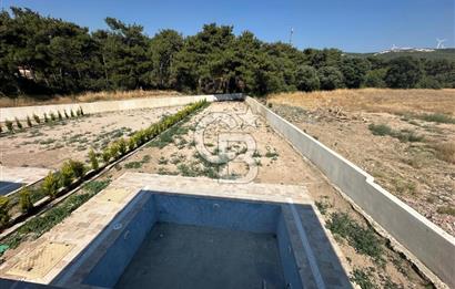ÇANAKKALE GÜZELYALIDA MÜSTAKİL HAVUZLU SATILIK 3+1 VİLLA