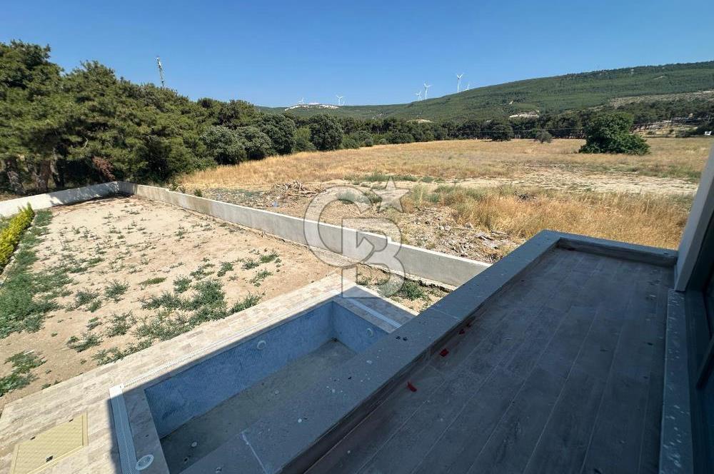 ÇANAKKALE GÜZELYALIDA MÜSTAKİL HAVUZLU SATILIK 3+1 VİLLA