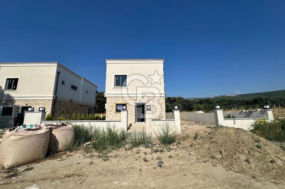 ÇANAKKALE GÜZELYALIDA MÜSTAKİL HAVUZLU SATILIK 3+1 VİLLA