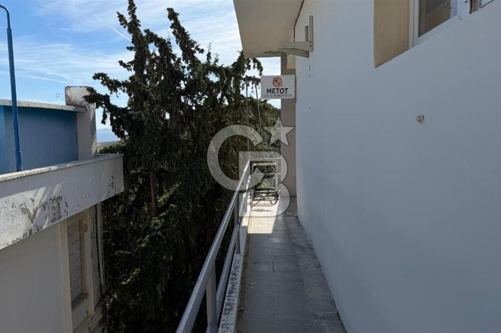 Karaburun Merkez'de Satılık Dükkan