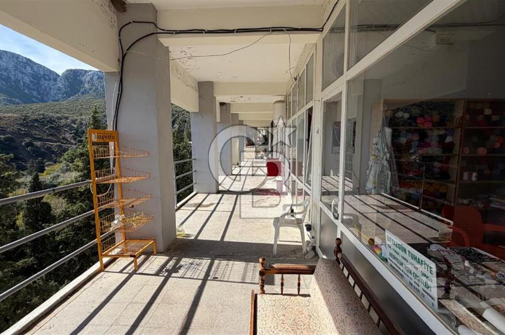 Karaburun Merkez'de Satılık Dükkan