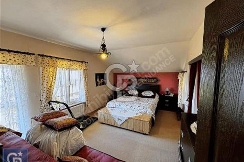 ÇANAKKALE, LAPSEKİ, GÖKKÖY'DE SATILIK ÇİFTLİK EVİ VE ARAZİSİ