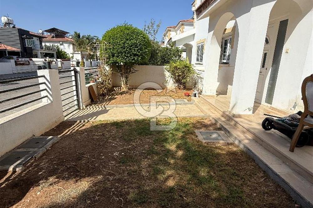 Yenikent Bölgesinde Satılık İkiz Villa !!!