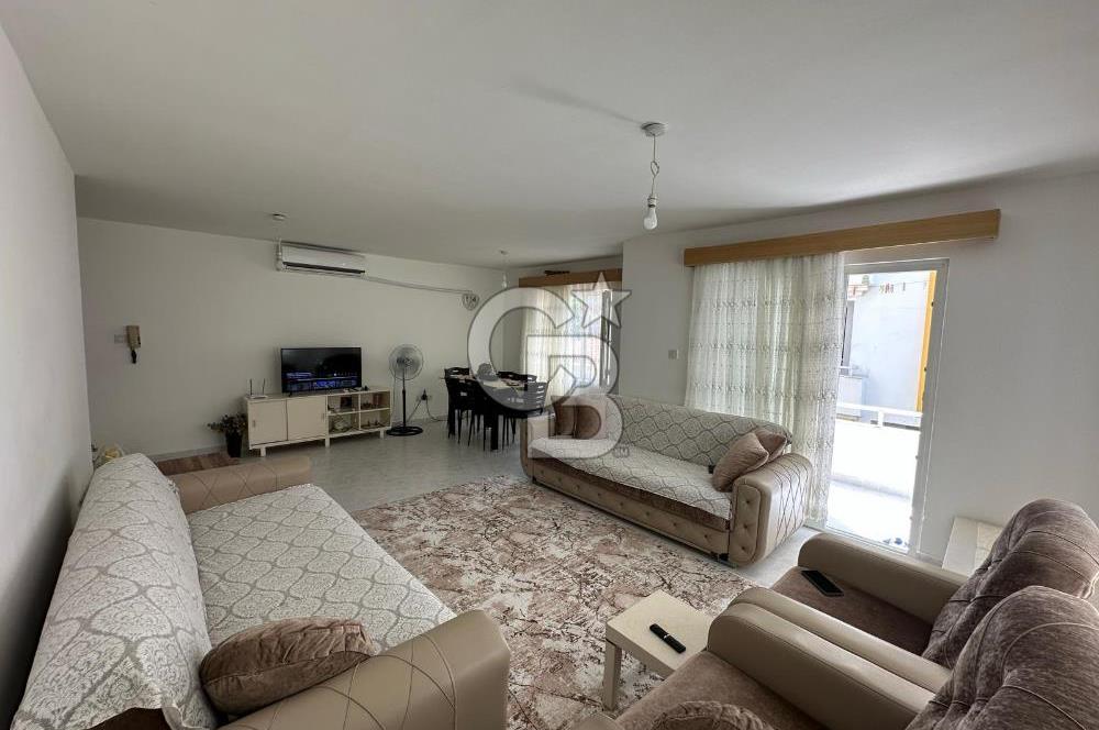 Girne Liman Üzerinde Satılık 3+1 Balkonlu Daire !!!