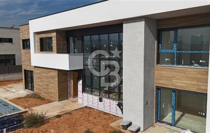 Saruhan Vadi'de Lüks Yaşam 5+1 300 m² Satılık Villa Fırsatı